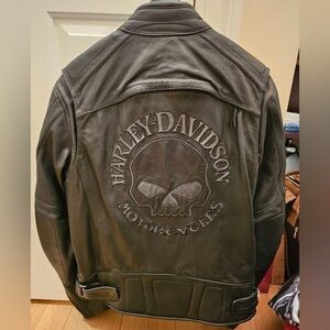 Authentic Harley Davidson Men’s size Large Leather Jacket with Reflective Skull
